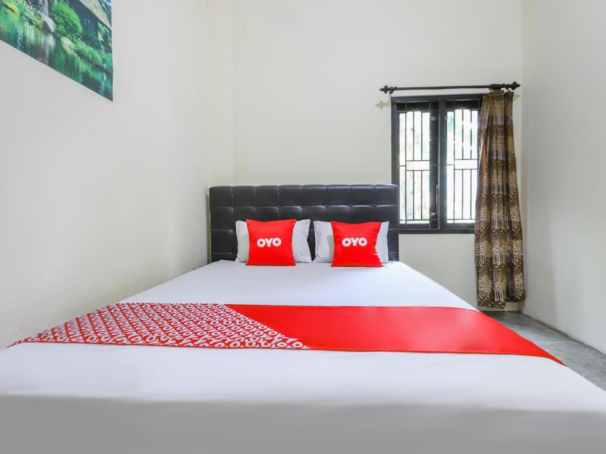 Oyo 3830 Dfarys Gh Syariah Hotel Баликпапан Екстериор снимка