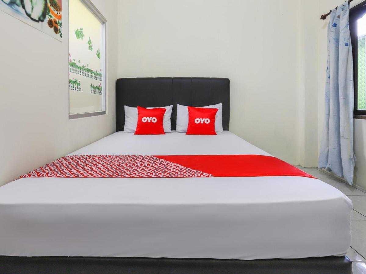 Oyo 3830 Dfarys Gh Syariah Hotel Баликпапан Екстериор снимка